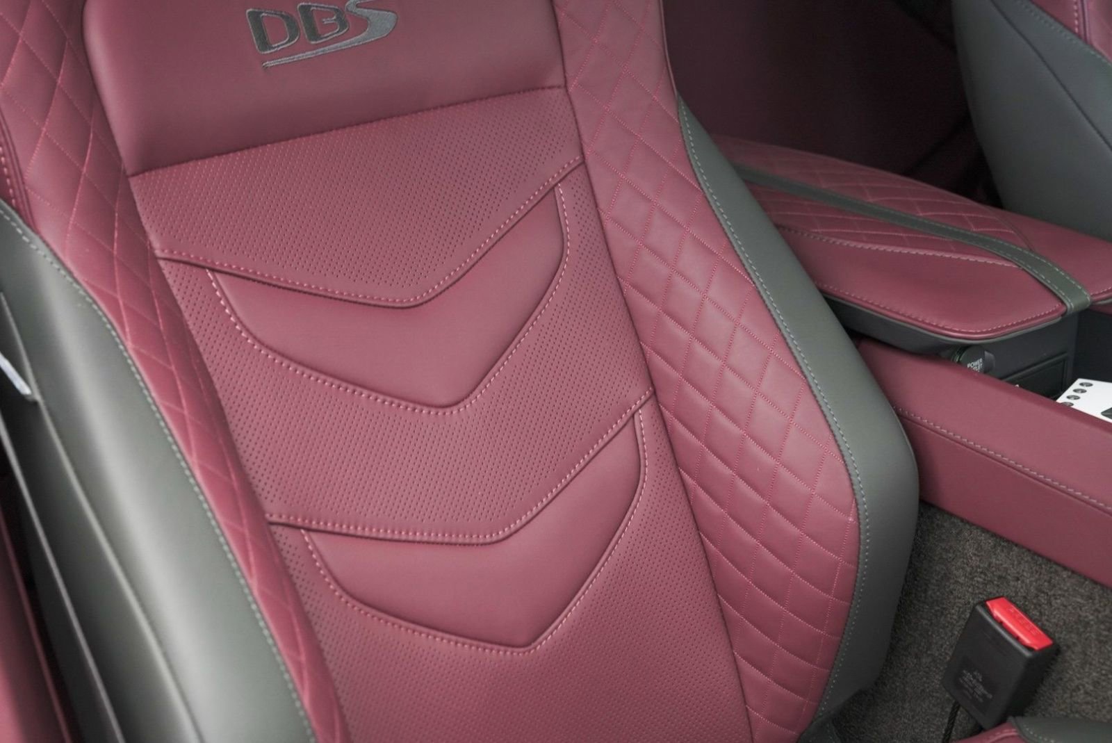 Used 2023 Aston Martin DBS Coupe RWD image 34
