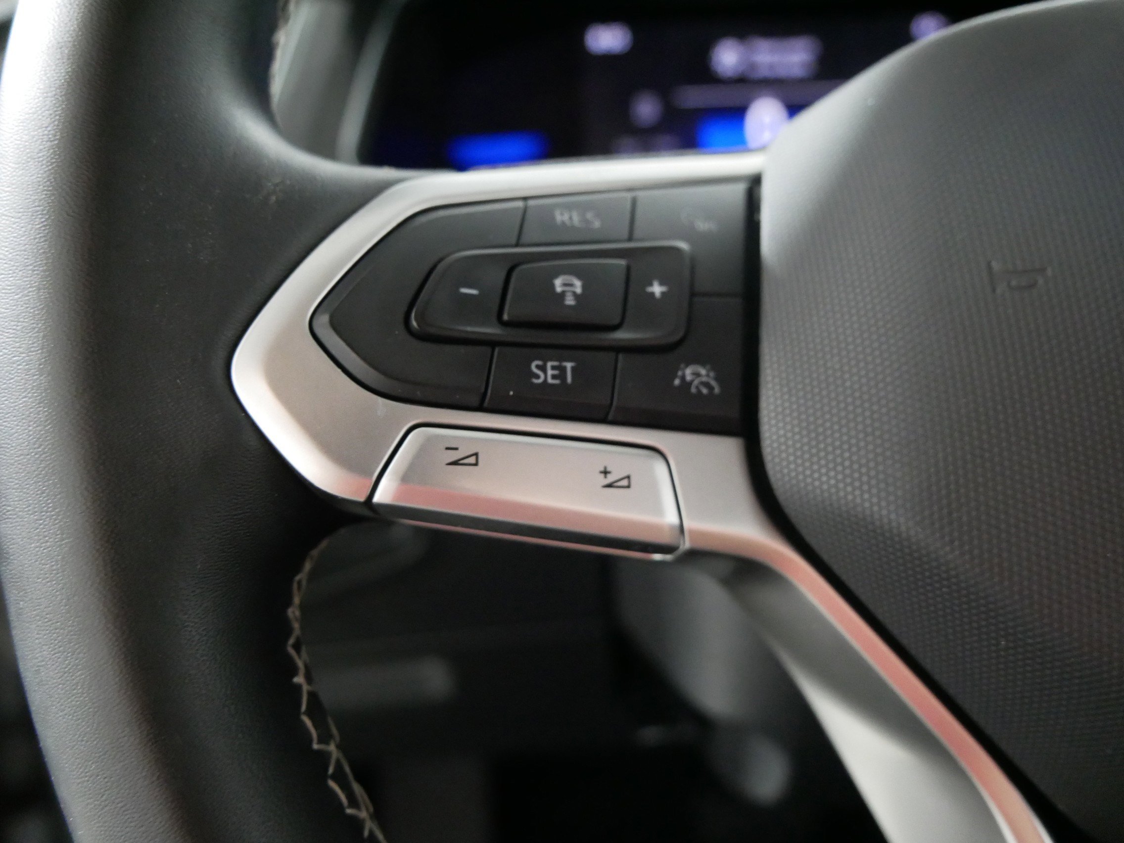 Used 2022 Volkswagen Tiguan SE FWD image 27