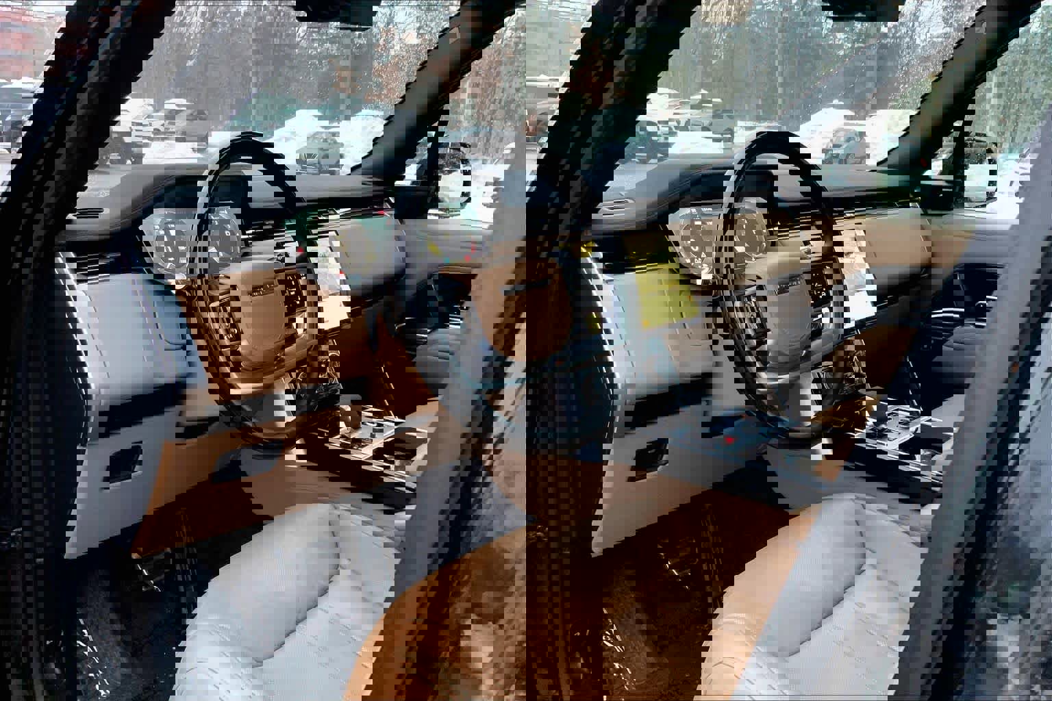 Used 2023 Land Rover Range Rover SE image 16