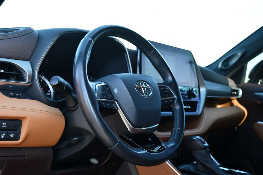 Used 2021 Toyota Highlander Platinum AWD/4WD image 15