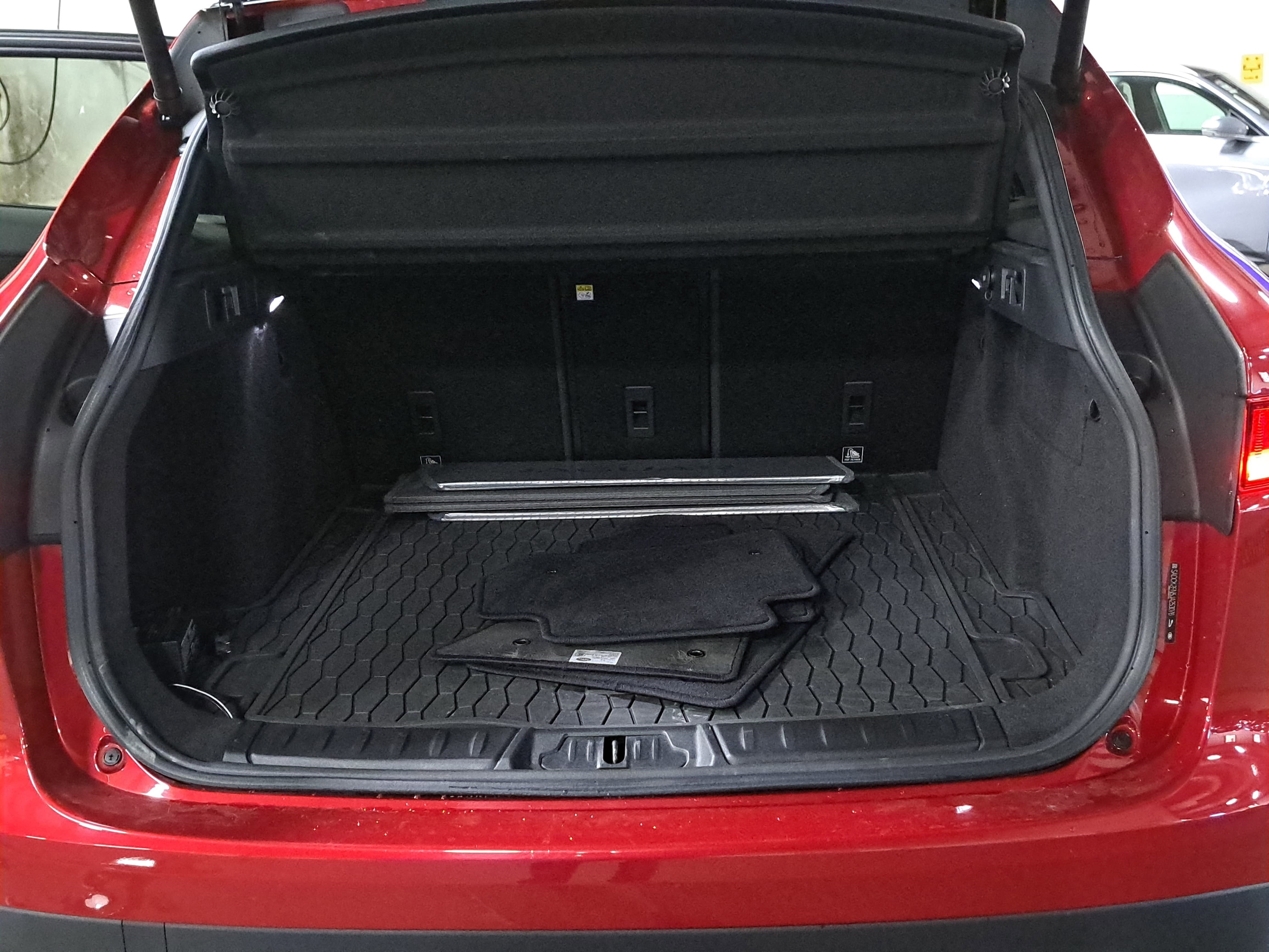 Used 2018 Jaguar F-PACE Prestige image 14