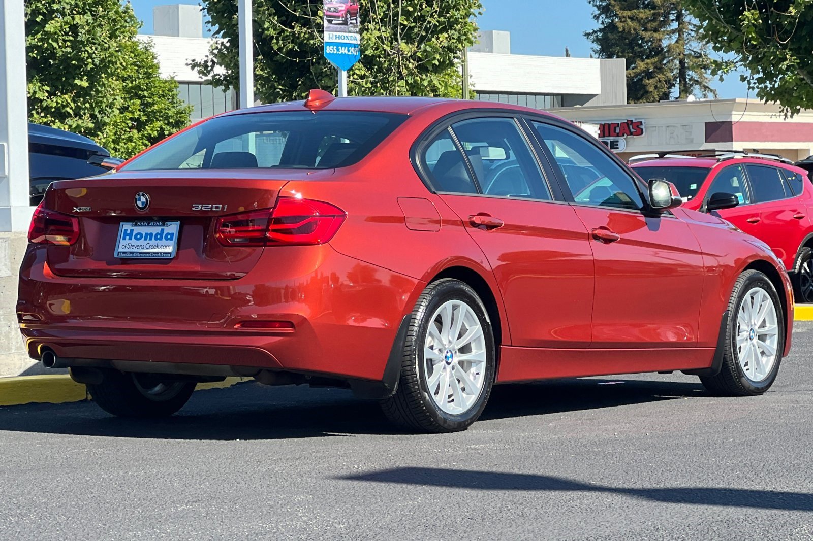 Used 2018 BMW 320i xDrive Sedan AWD/4WD image 8