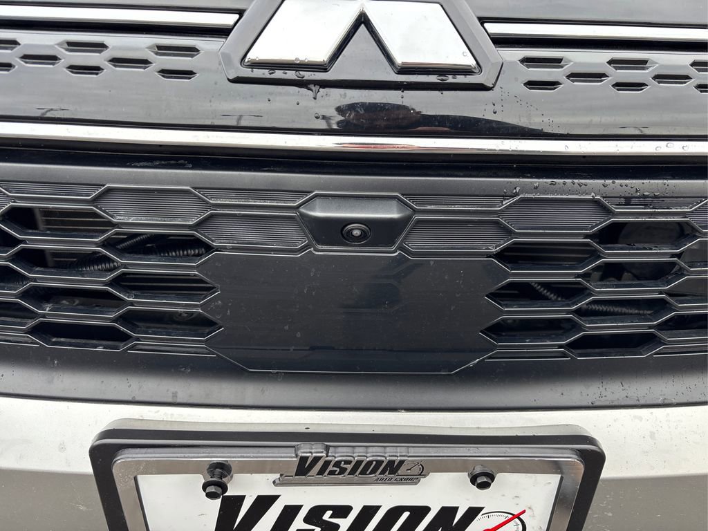 Used 2024 Mitsubishi Outlander SE image 16