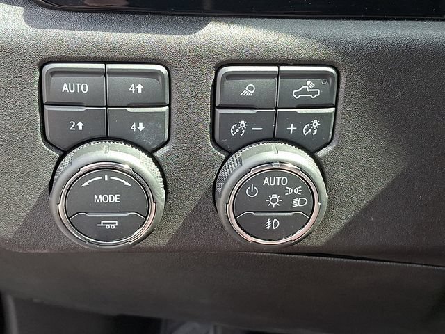 Used 2024 Chevrolet Silverado 1500 High Country w/ Technology Package AWD/4WD image 17