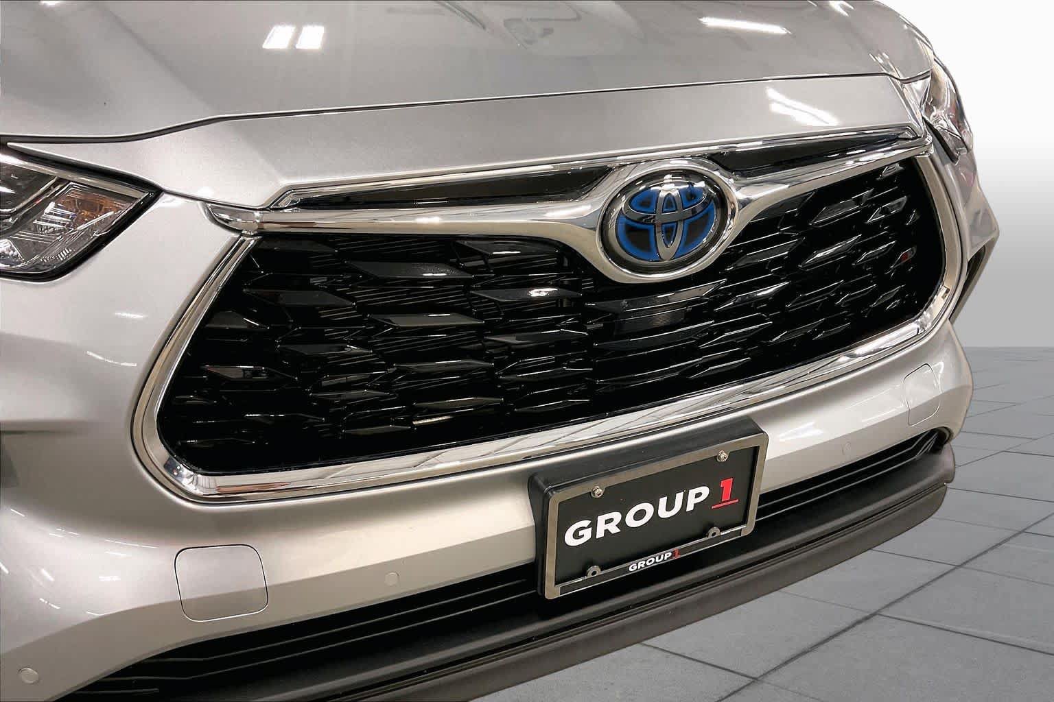 Used 2023 Toyota Highlander Limited AWD/4WD image 30