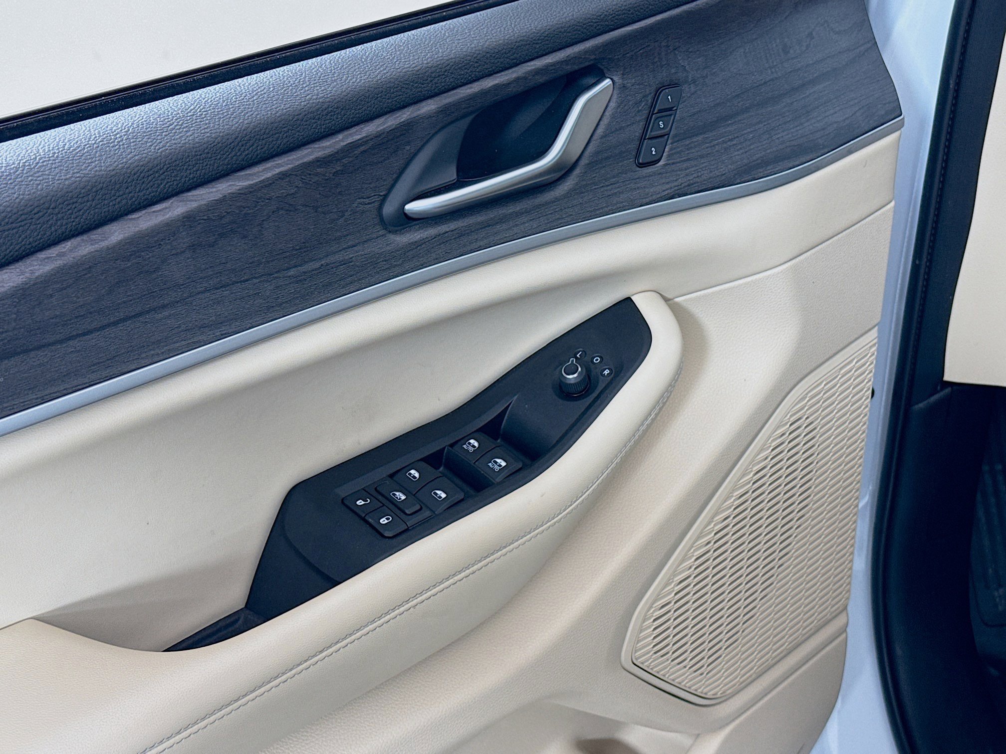 Used 2023 Jeep Grand Cherokee L Limited w/ Luxury Tech Group II image 19