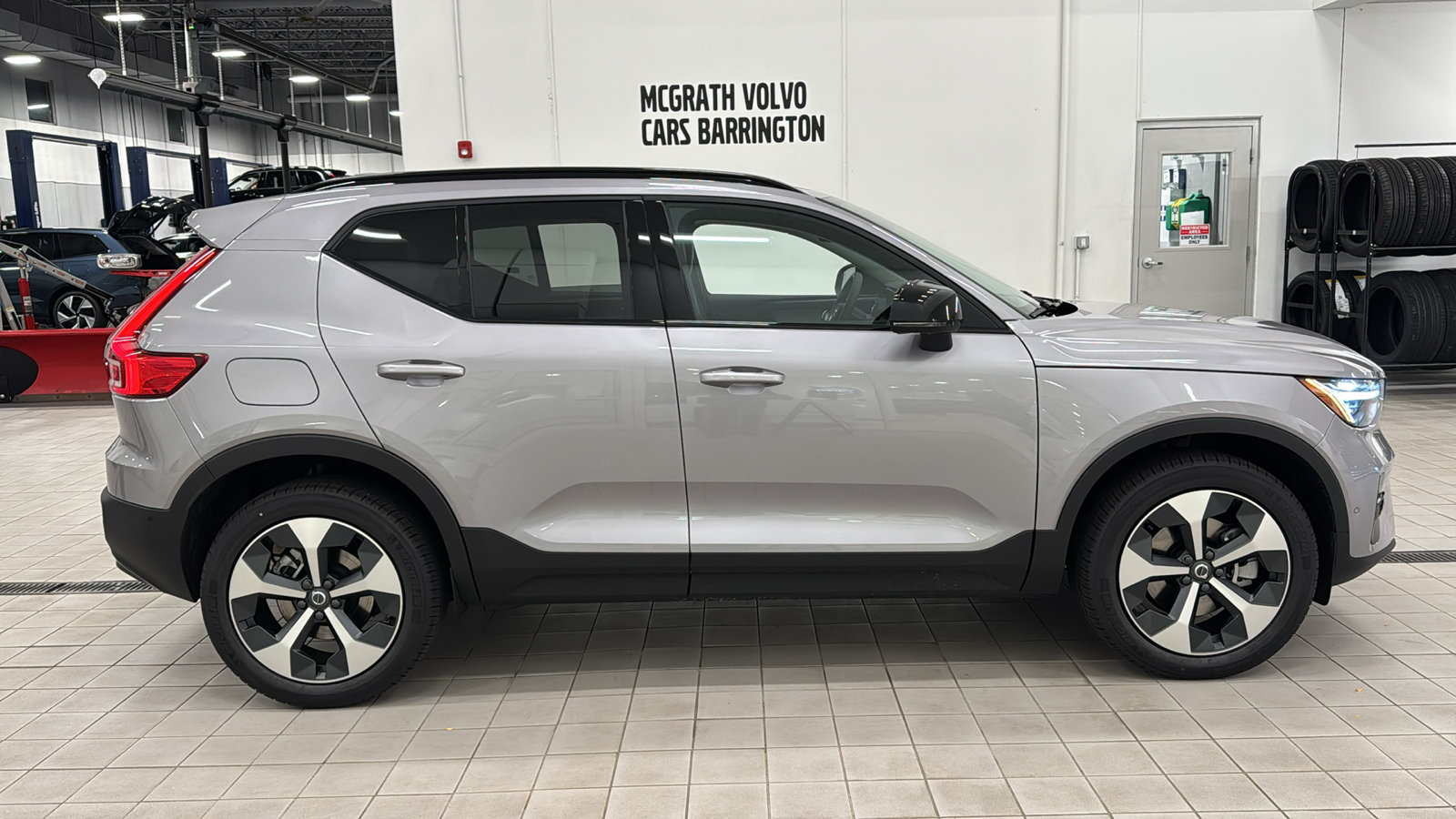 New 2026 Volvo XC40 B5 Plus w/ Protection Package Premier AWD/4WD image 4