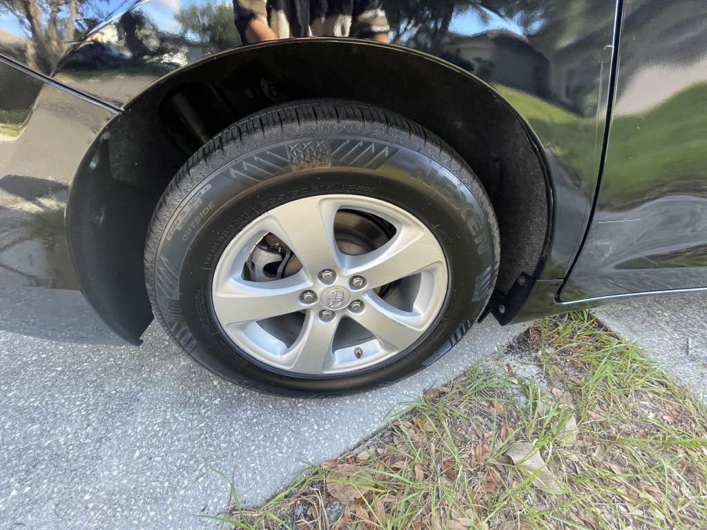 Used 2017 Toyota Sienna LE image 27