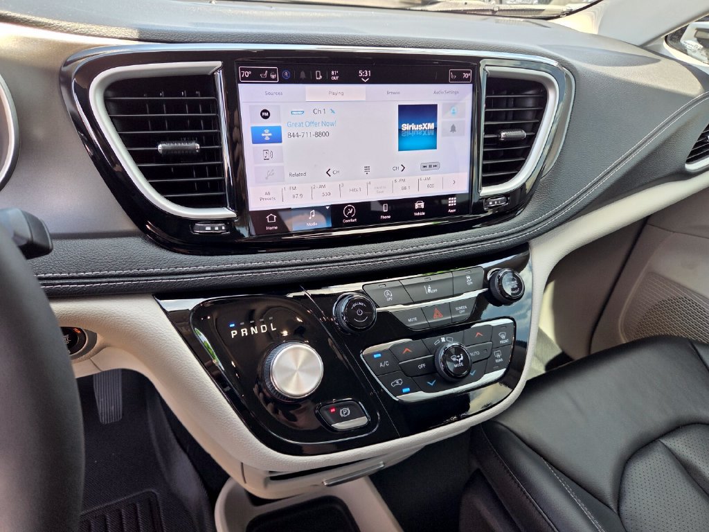 Used 2022 Chrysler Pacifica Touring-L AWD/4WD image 24