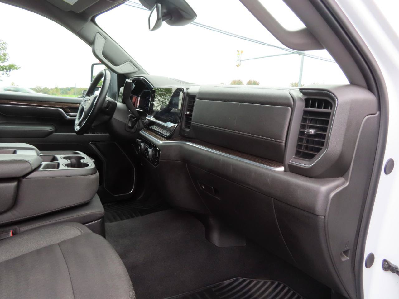 Used 2025 Chevrolet Silverado 3500 LT w/ Safety Package AWD/4WD image 50