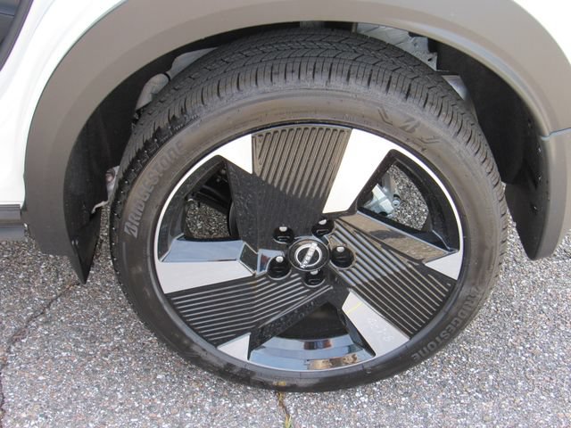 New 2026 Nissan Kicks SR w/ Cold Weather Package FWD image 14
