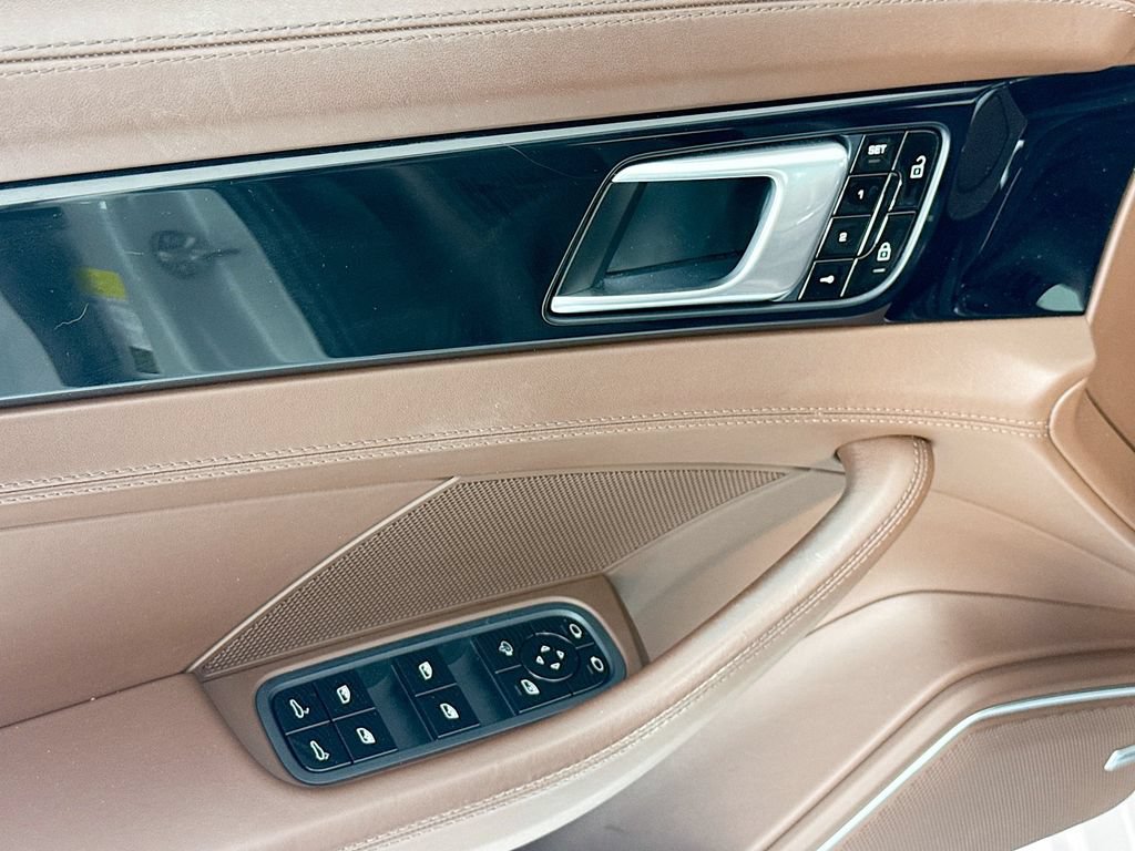 Used 2021 Porsche Panamera RWD image 23