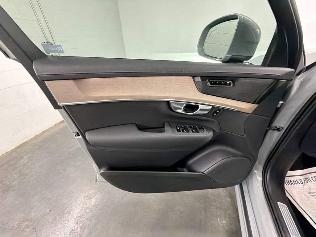 Used 2025 Volvo XC90 B6 Plus w/ Protection Package Premier image 23