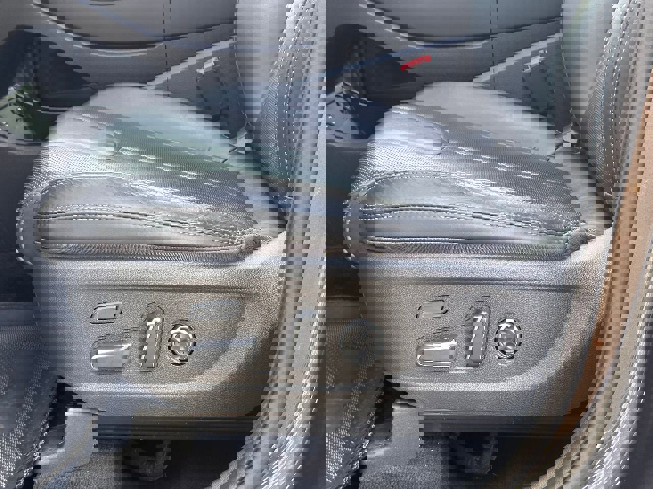 Used 2023 Hyundai Santa Fe Calligraphy image 29