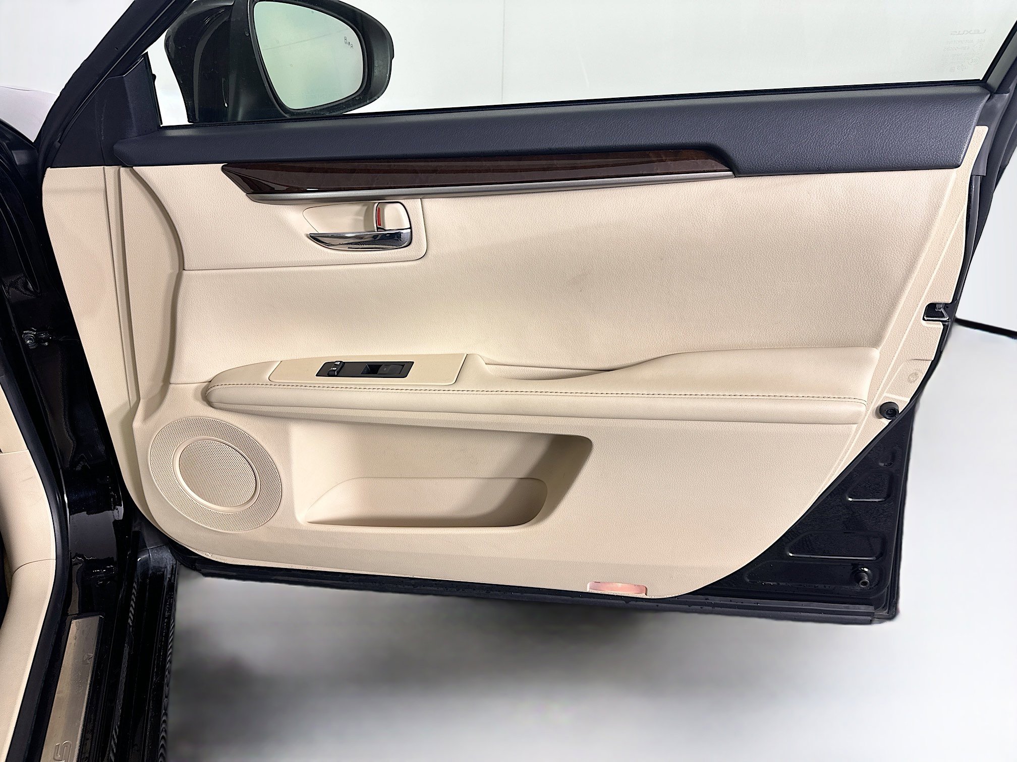 Used 2014 Lexus ES 350 w/ Luxury Package image 32