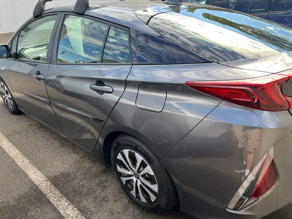 Used 2022 Toyota Prius Prime XLE FWD image 4