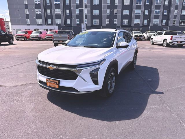 Used 2024 Chevrolet Trax LT w/ LT Convenience Package FWD image 1