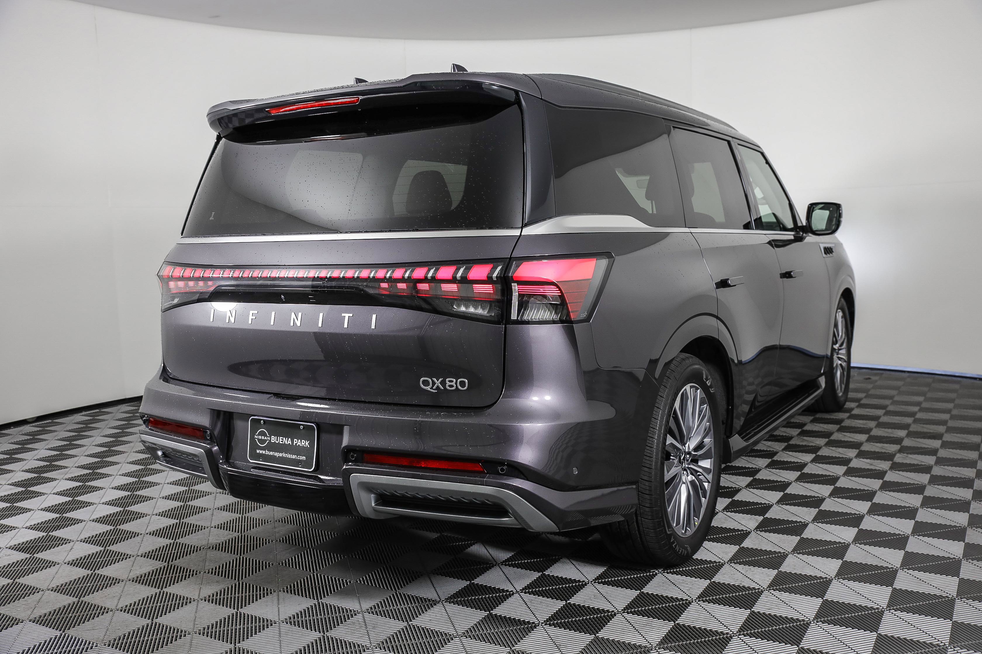 Used 2025 INFINITI QX80 Luxe image 15