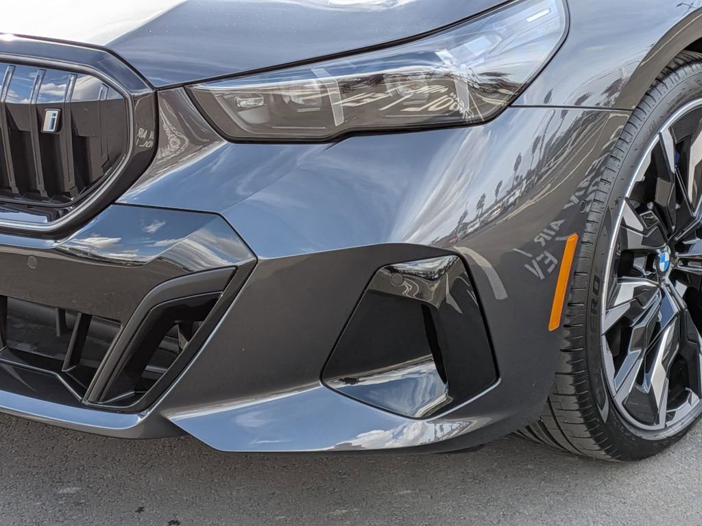 New 2026 BMW i5 eDrive40 image 23