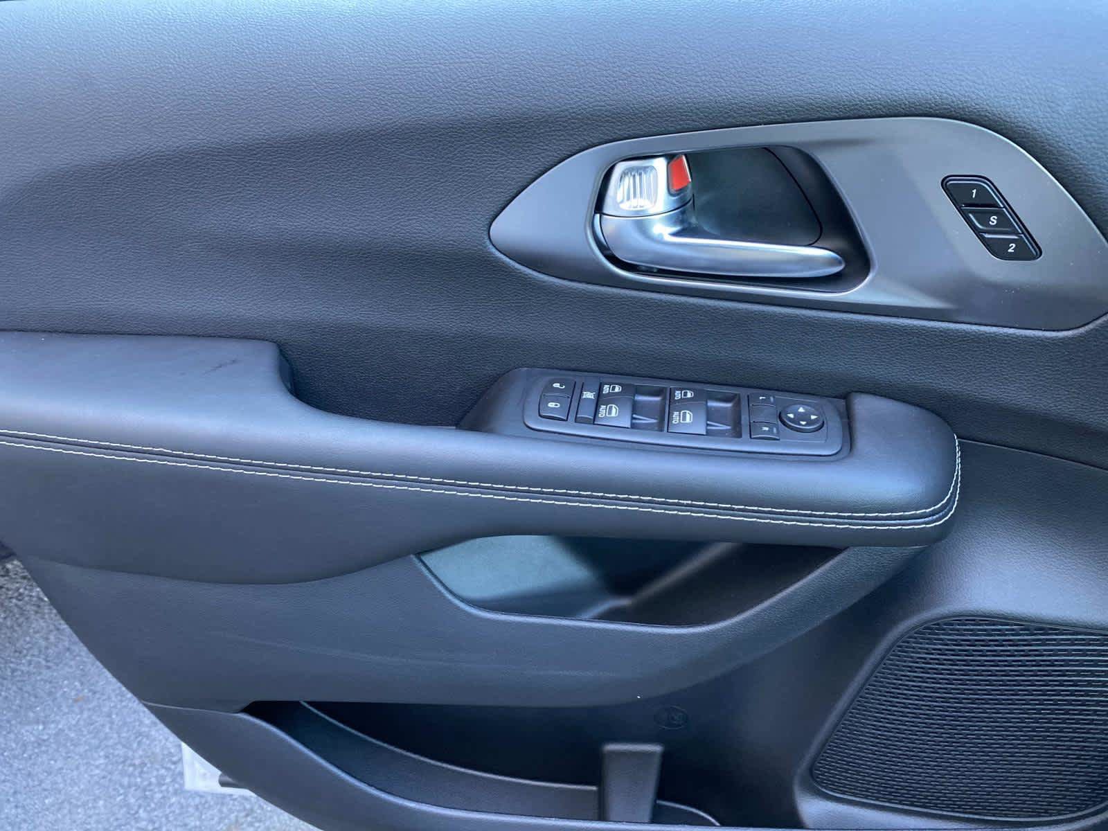 New 2026 Chrysler Pacifica Select FWD image 14