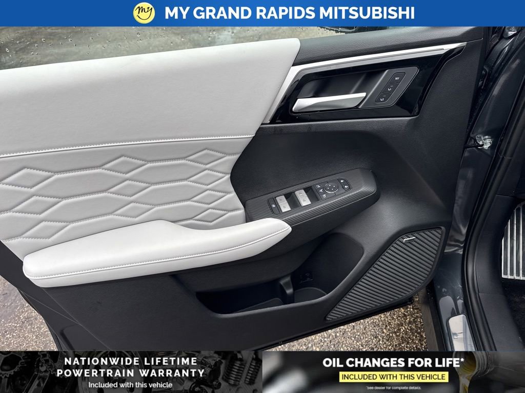 New 2026 Mitsubishi Outlander SEL image 11