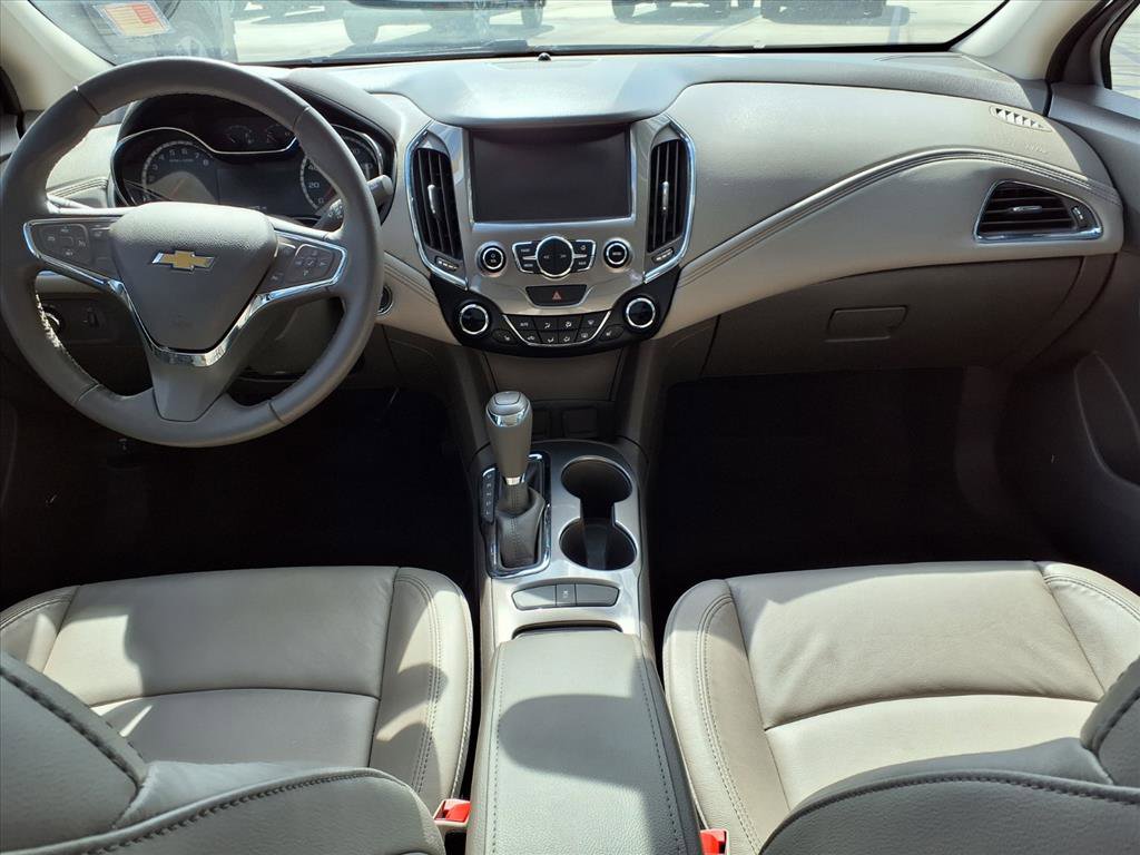 Used 2018 Chevrolet Cruze Premier image 11