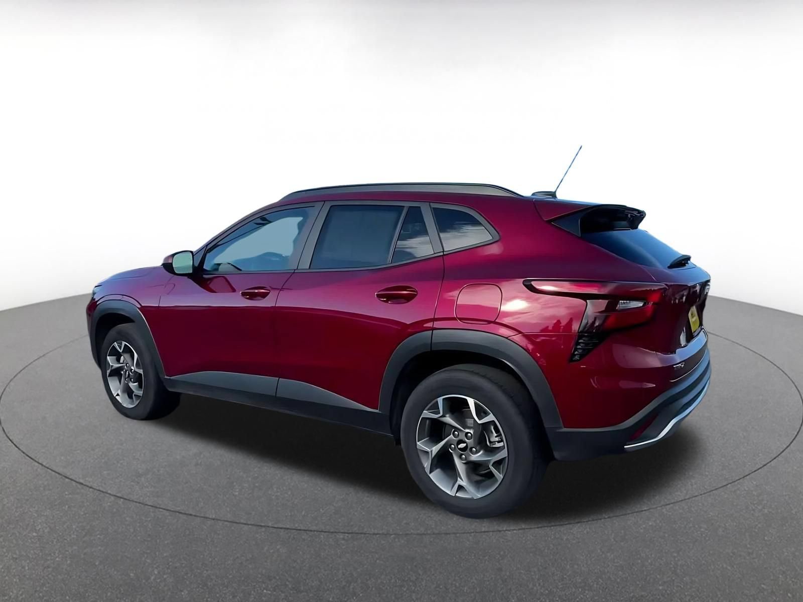 Used 2025 Chevrolet Trax LT w/ LT Convenience Package FWD image 9
