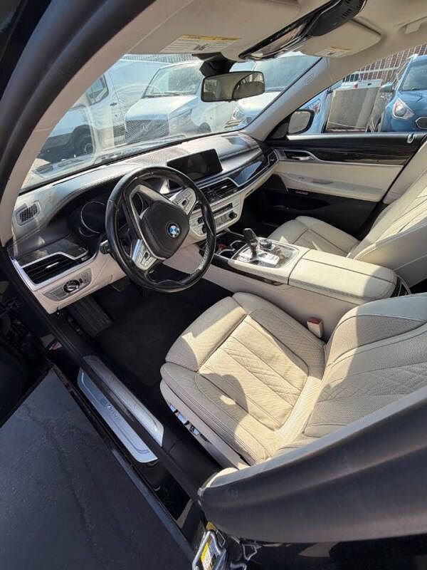 Used 2018 BMW 740e xDrive AWD/4WD image 11