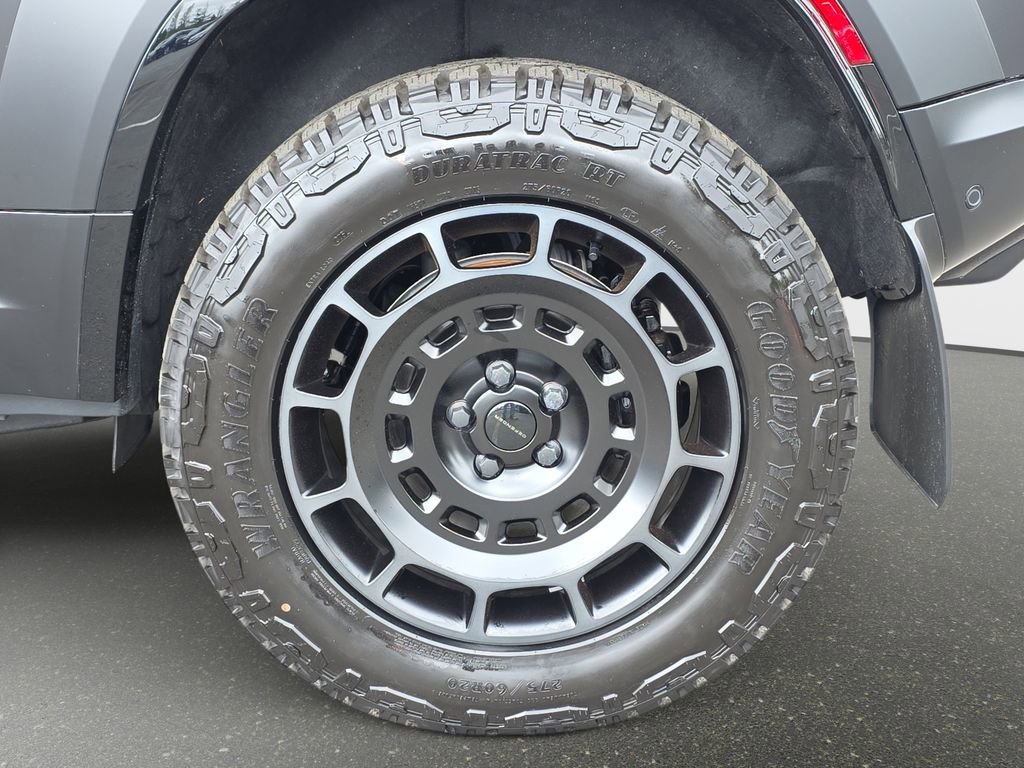 New 2026 Land Rover Defender 110 OCTA AWD/4WD image 34