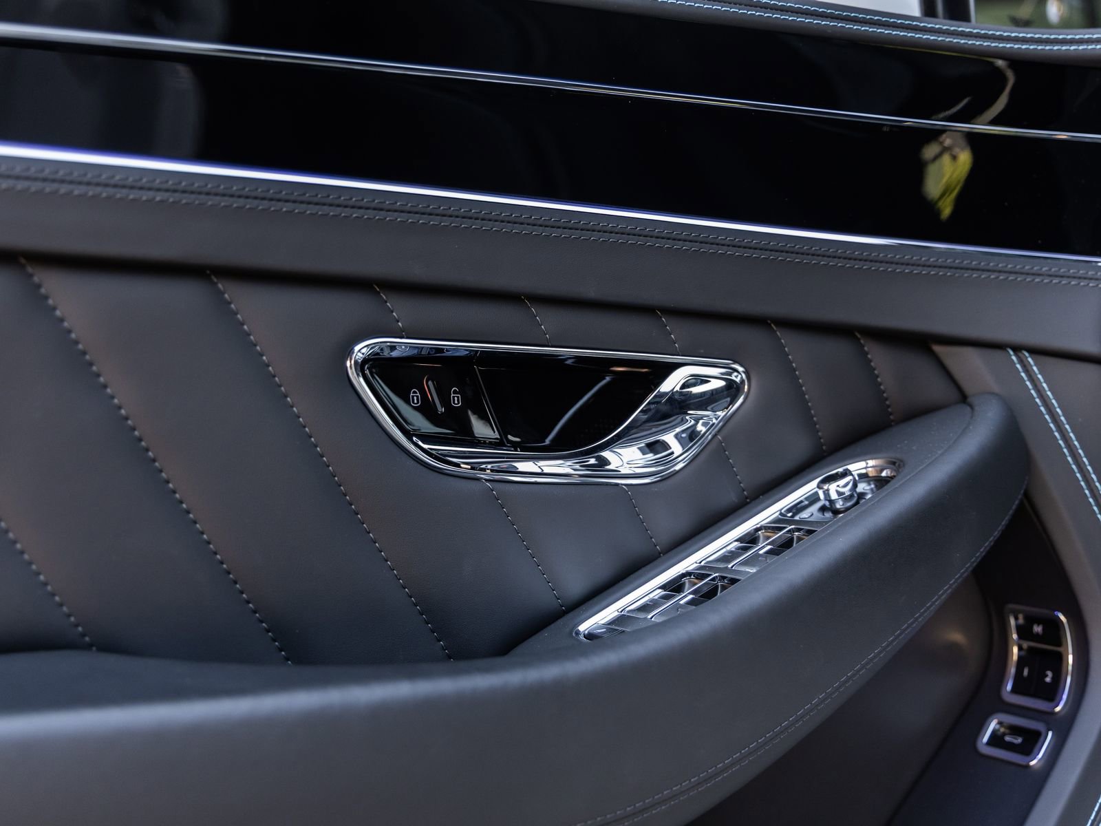 Used 2024 Bentley Continental GT image 22