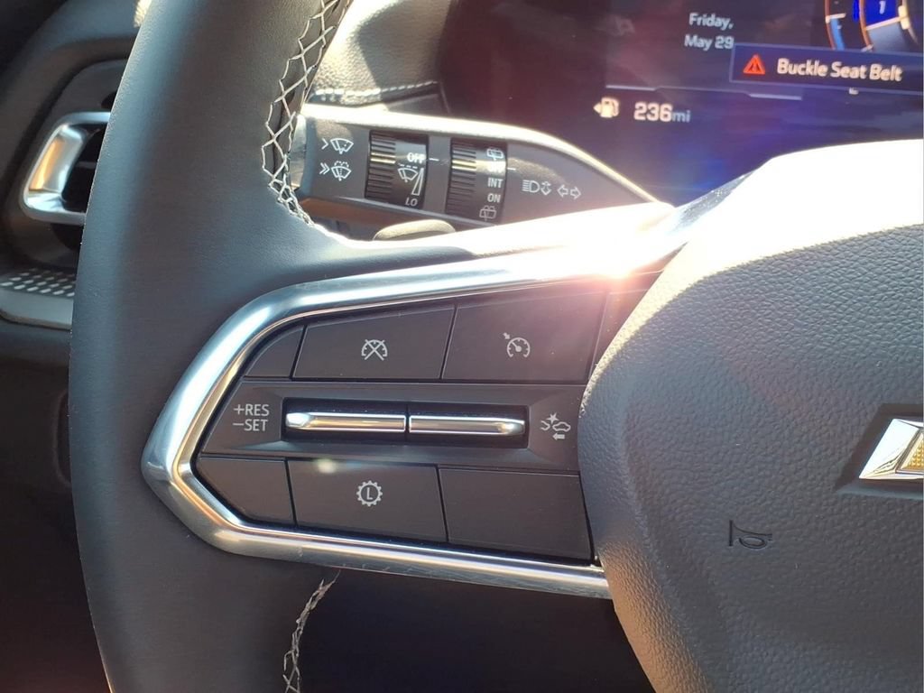 Used 2025 Chevrolet Traverse LT FWD image 6
