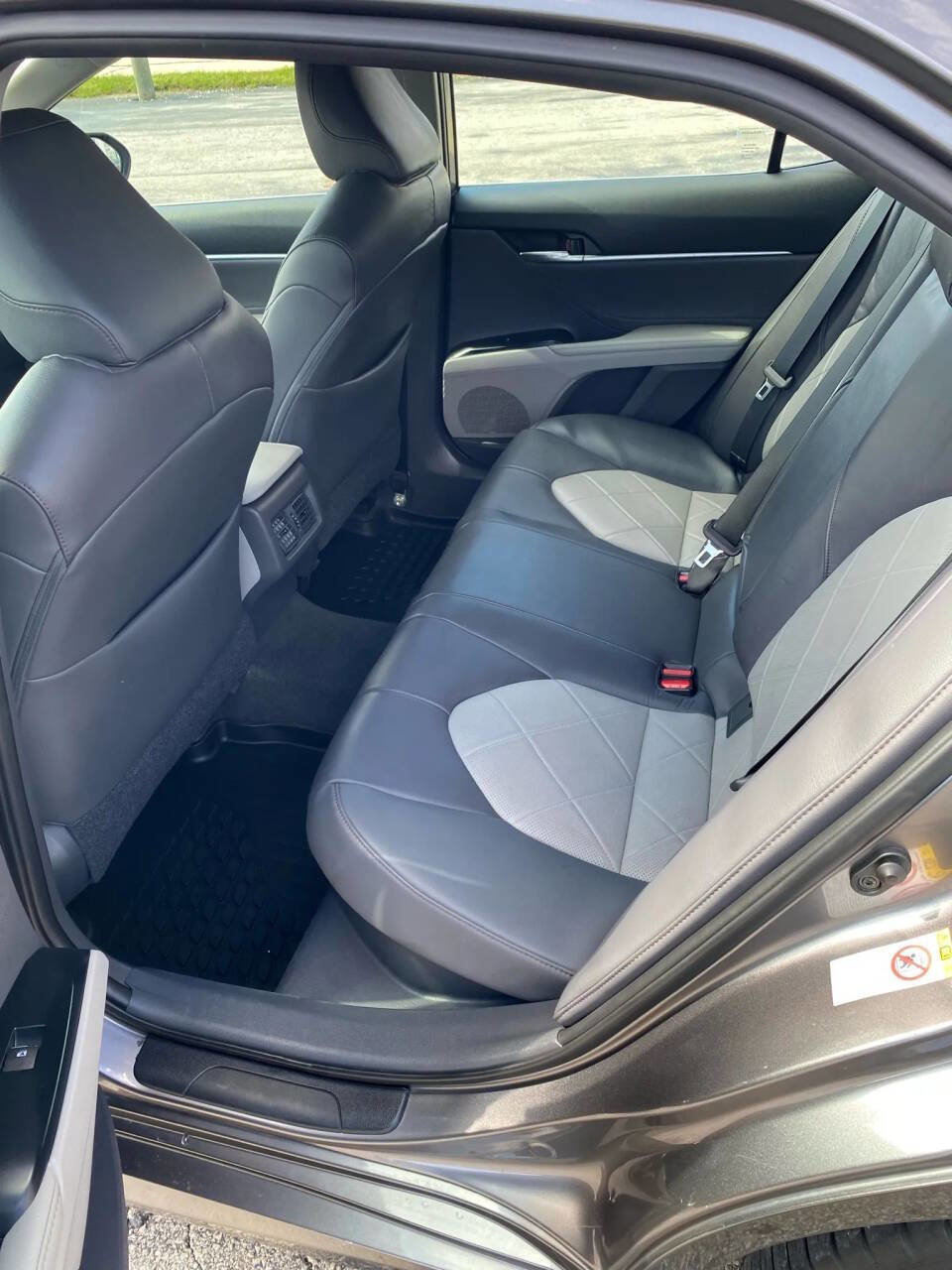 Used 2018 Toyota Camry XLE image 27