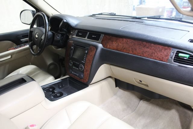 Used 2007 Chevrolet Suburban LT w/ LT Preferred Equipment Group AWD/4WD image 14