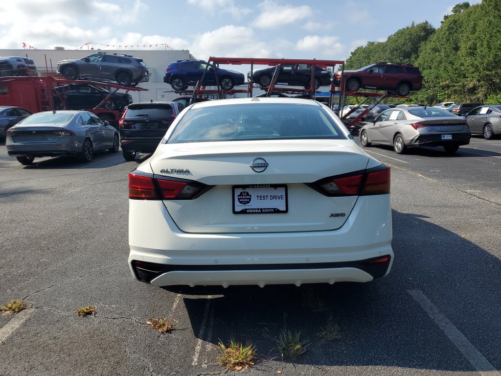 Used 2025 Nissan Altima 2.5 SV AWD/4WD image 6