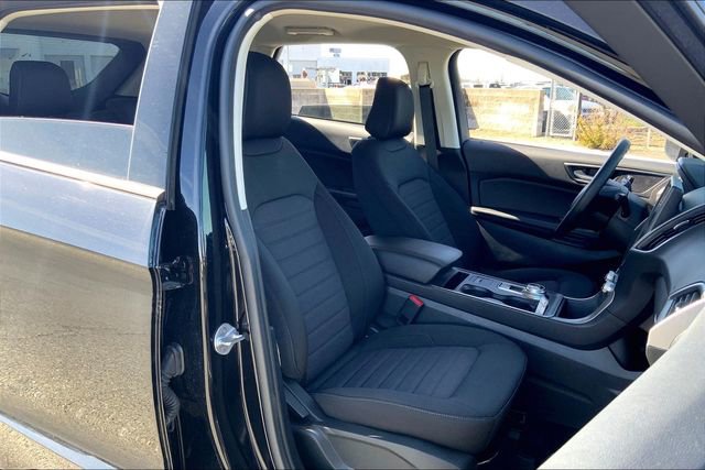 Used 2022 Ford Edge SE w/ Black Appearance Package image 7