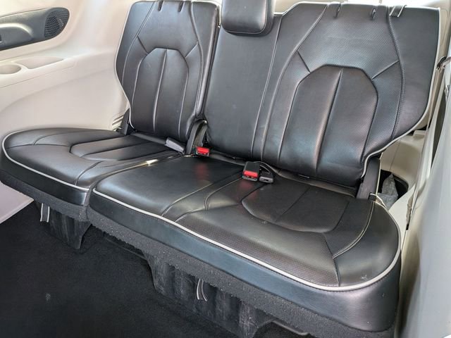 Used 2023 Chrysler Pacifica Limited FWD image 30