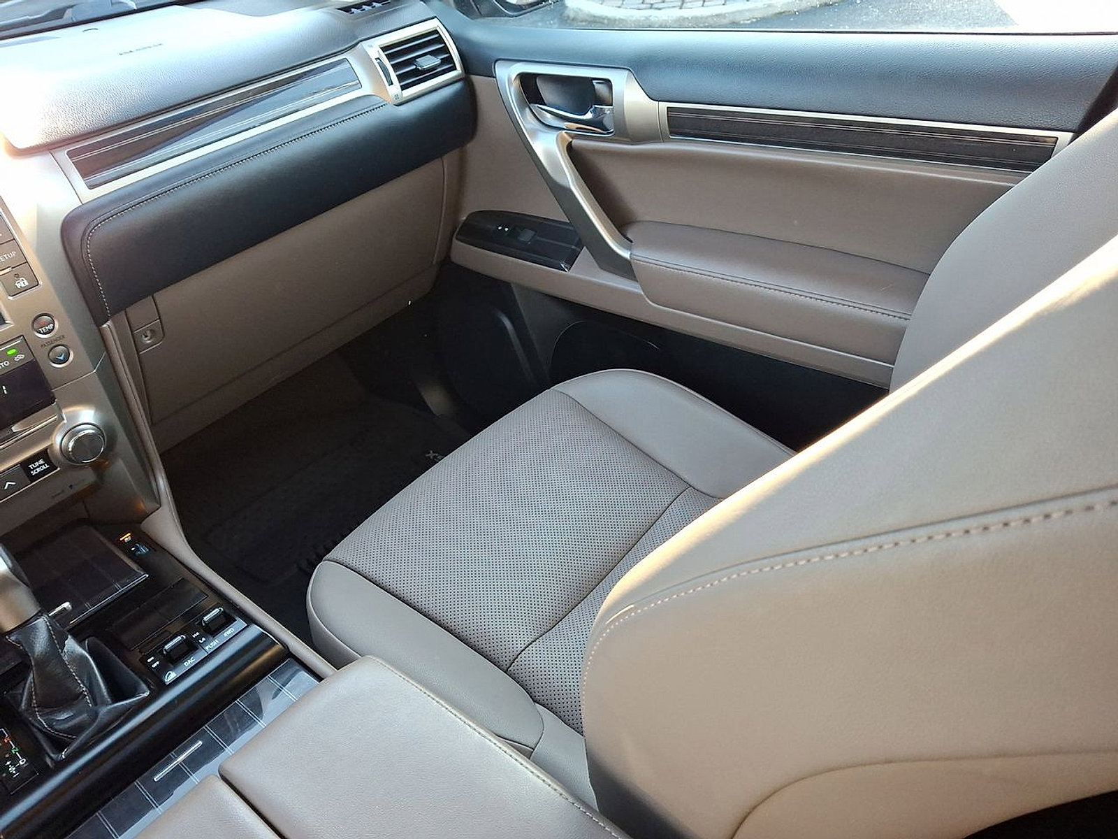 Used 2020 Lexus GX 460 Premium image 11