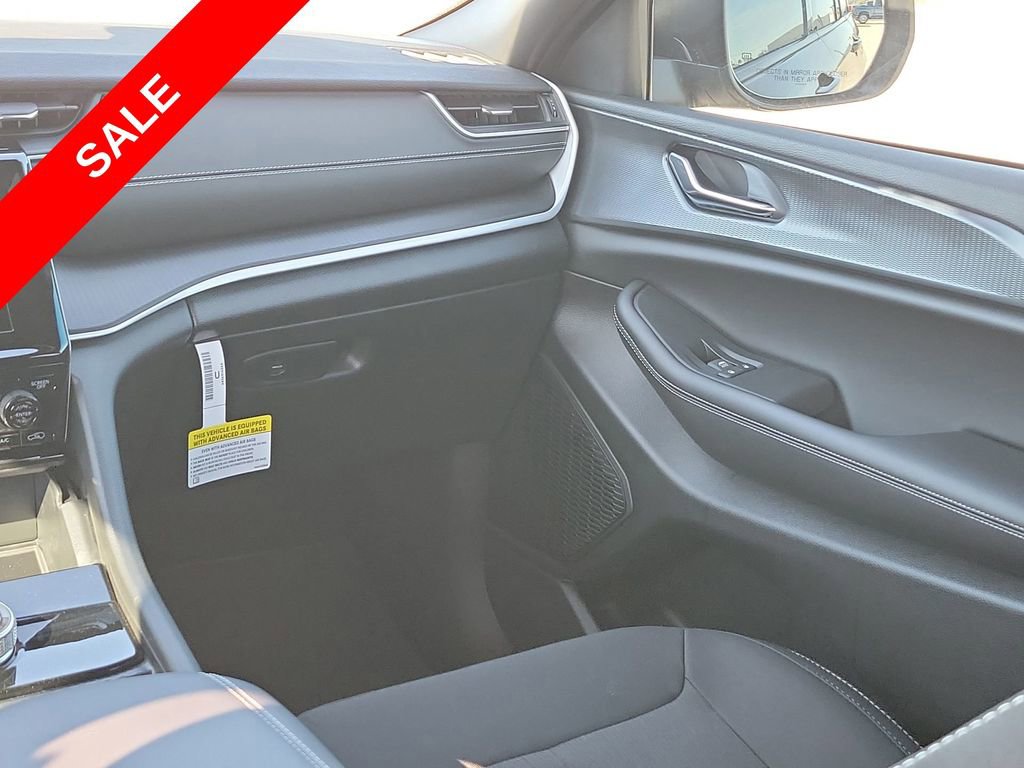 New 2025 Jeep Grand Cherokee Laredo w/ Luxury Tech Group I image 26