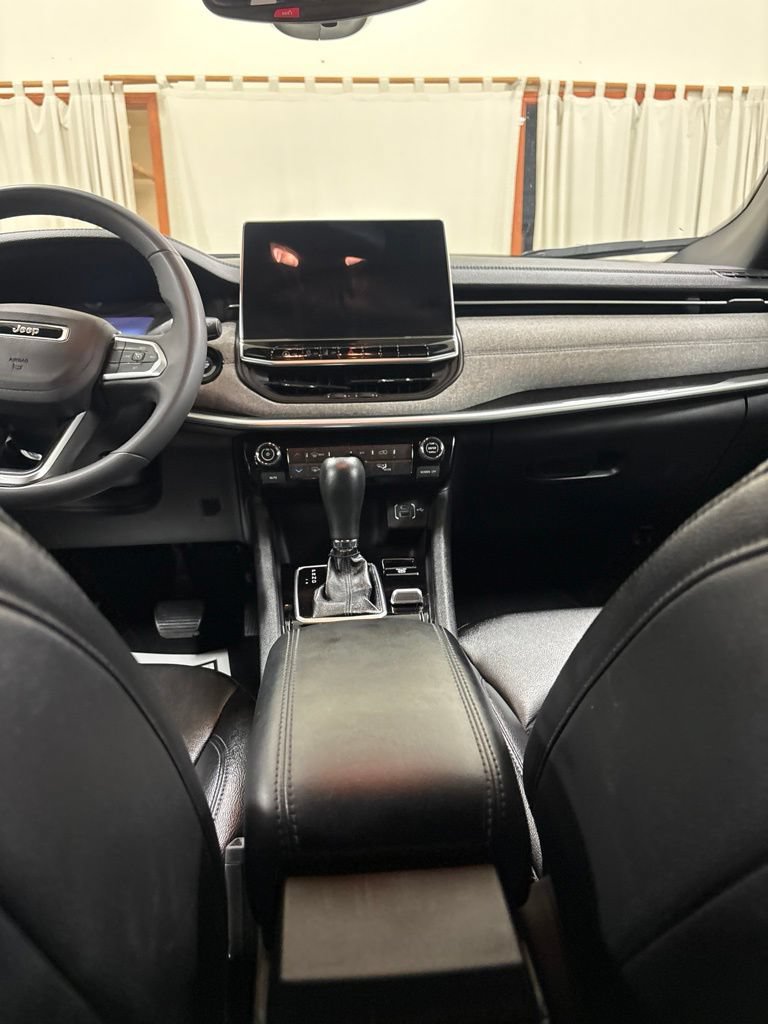 Used 2024 Jeep Compass Latitude AWD/4WD image 19