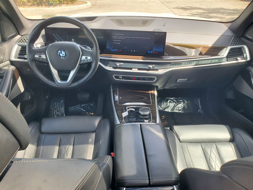 Used 2025 BMW X5 xDrive50e image 10