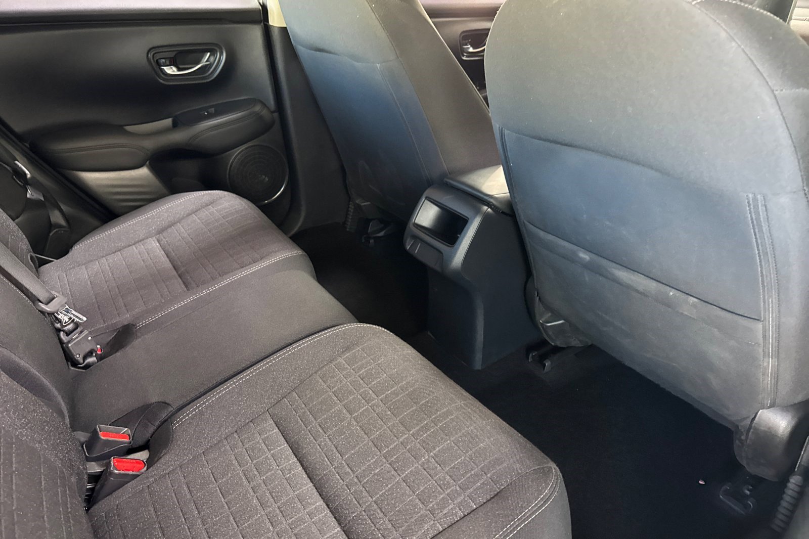 Certified 2023 Honda HR-V LX image 30