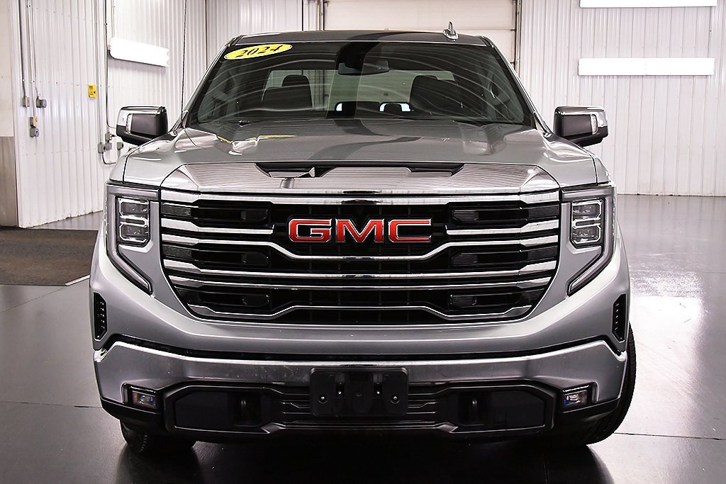 Used 2024 GMC Sierra 1500 SLT image 2