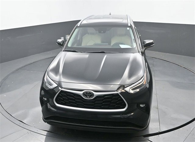 Used 2021 Toyota Highlander XLE image 32