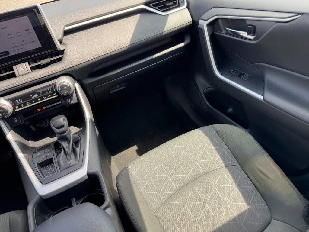 Used 2024 Toyota RAV4 XLE FWD image 17