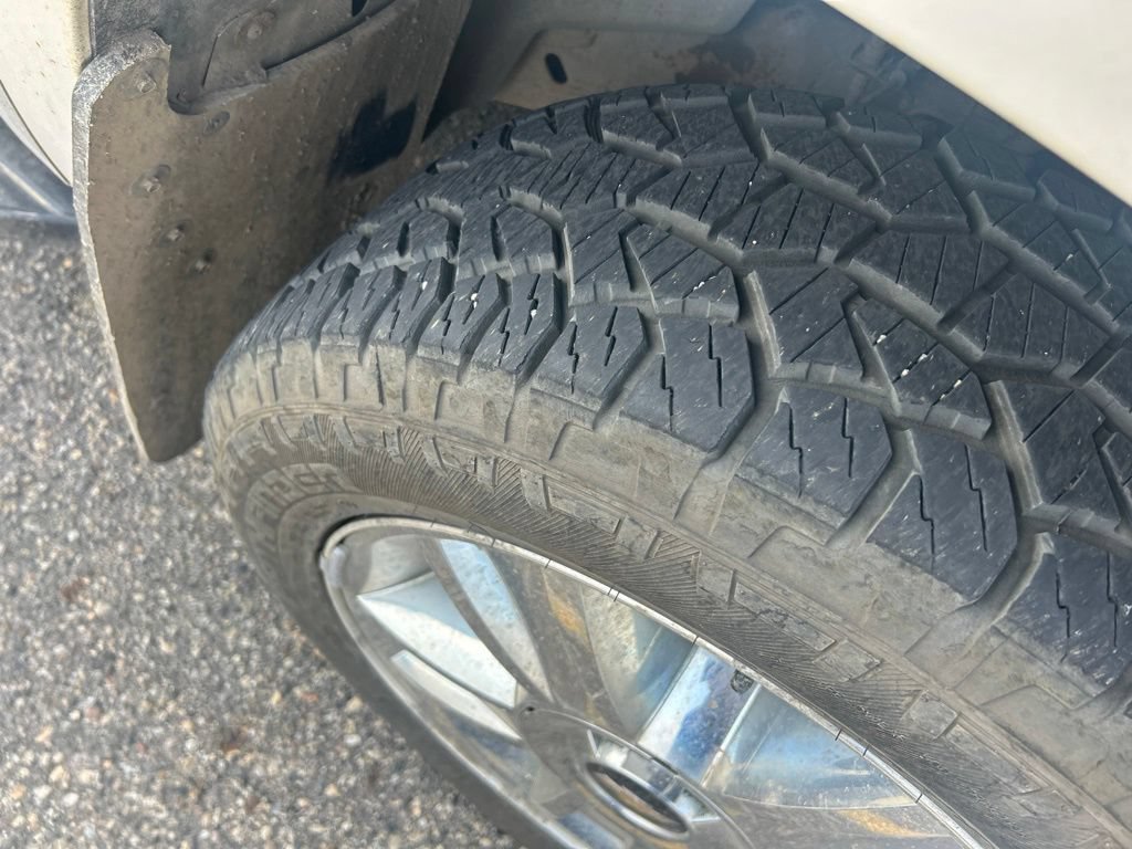 Used 2010 Chevrolet Avalanche LTZ AWD/4WD image 16