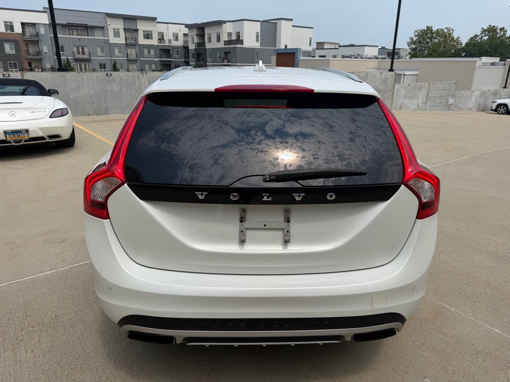Used 2016 Volvo V60 T5 Cross Country AWD/4WD image 4