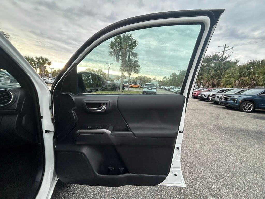 Used 2023 Toyota Tacoma TRD Off-Road image 28