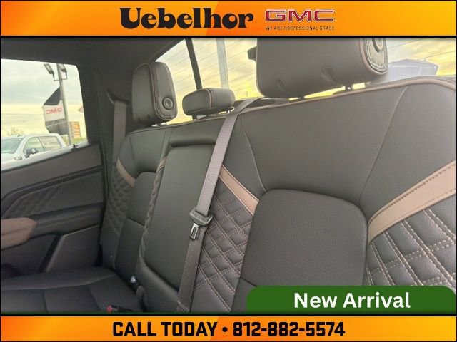 Used 2023 GMC Canyon Denali image 17