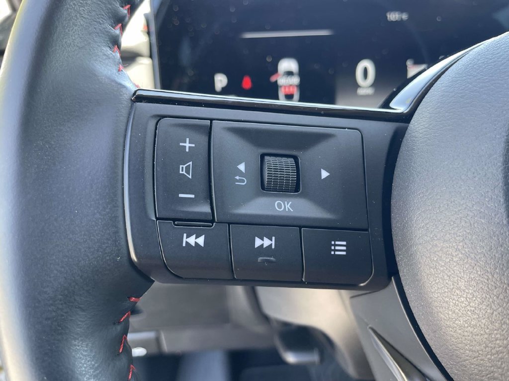 Used 2025 Nissan Kicks SR FWD image 20