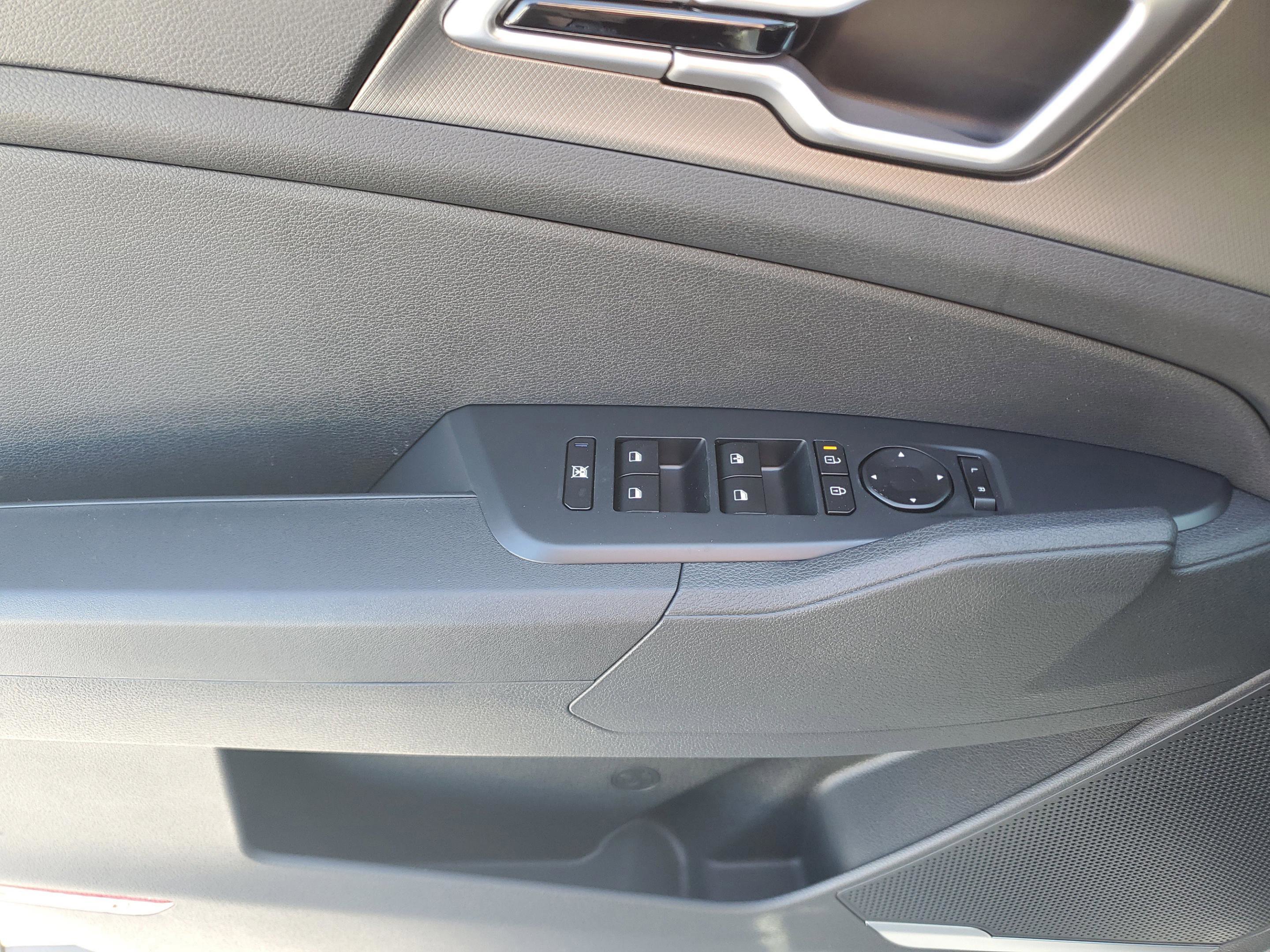 New 2026 Kia Sportage LX image 17